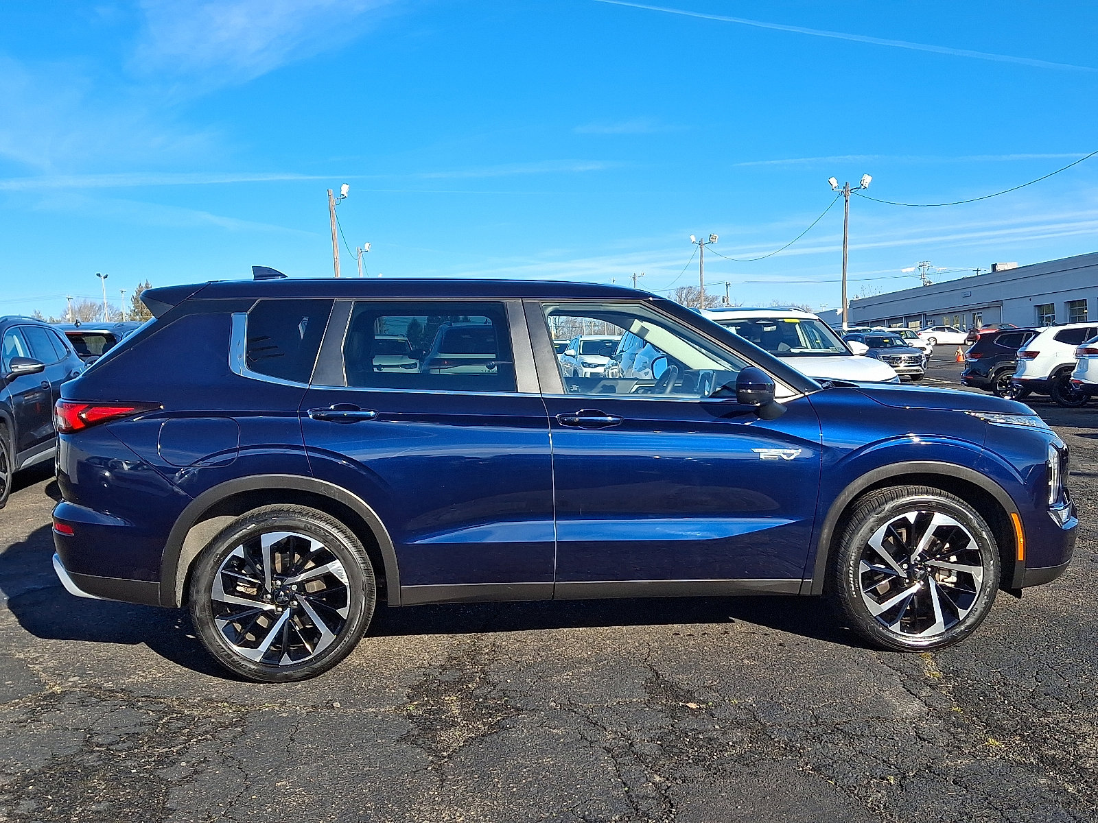 Used 2023 Mitsubishi Outlander SE image 8