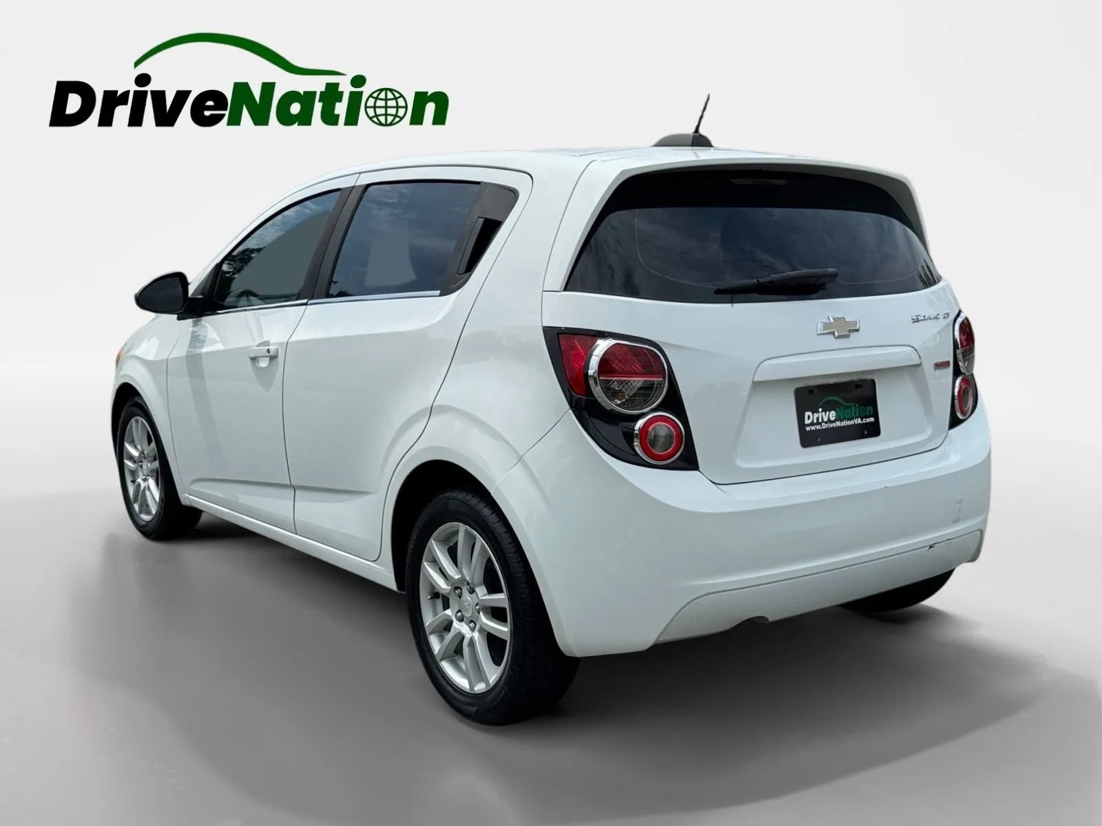 Used 2015 Chevrolet Sonic LT w/ Fun and Sun Package FWD image 7