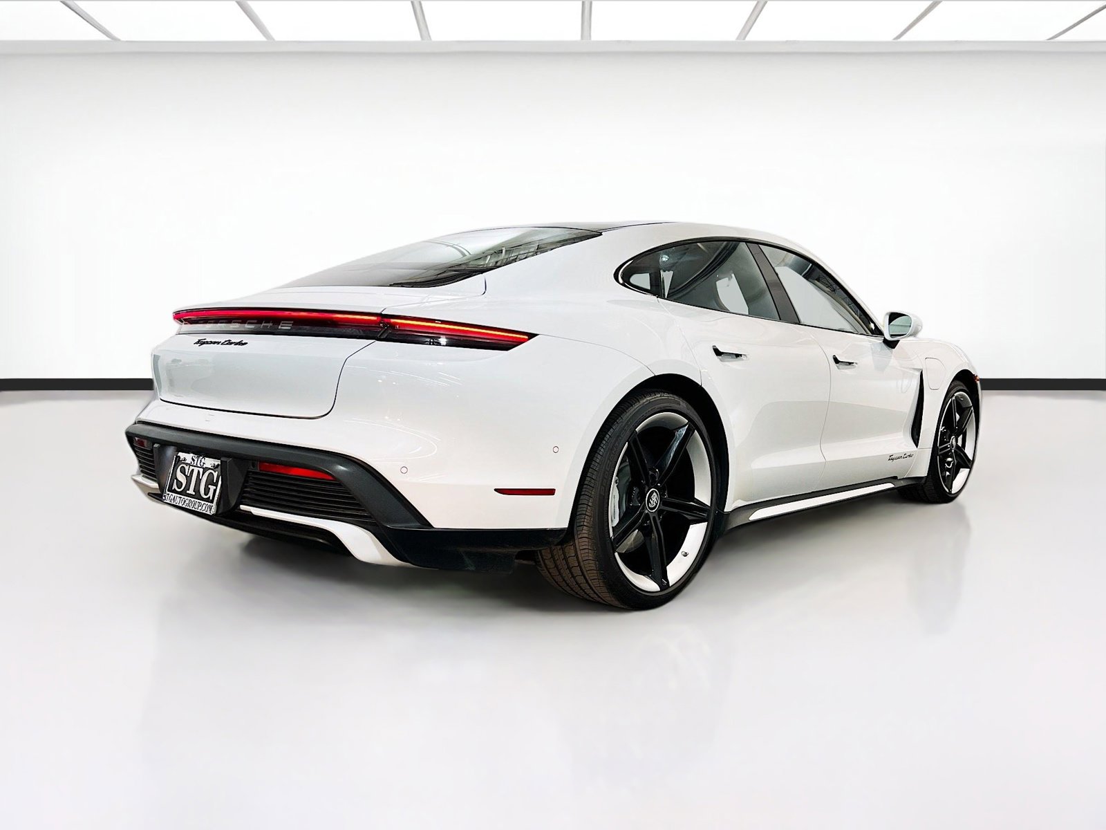Used 2020 Porsche Taycan Turbo image 3