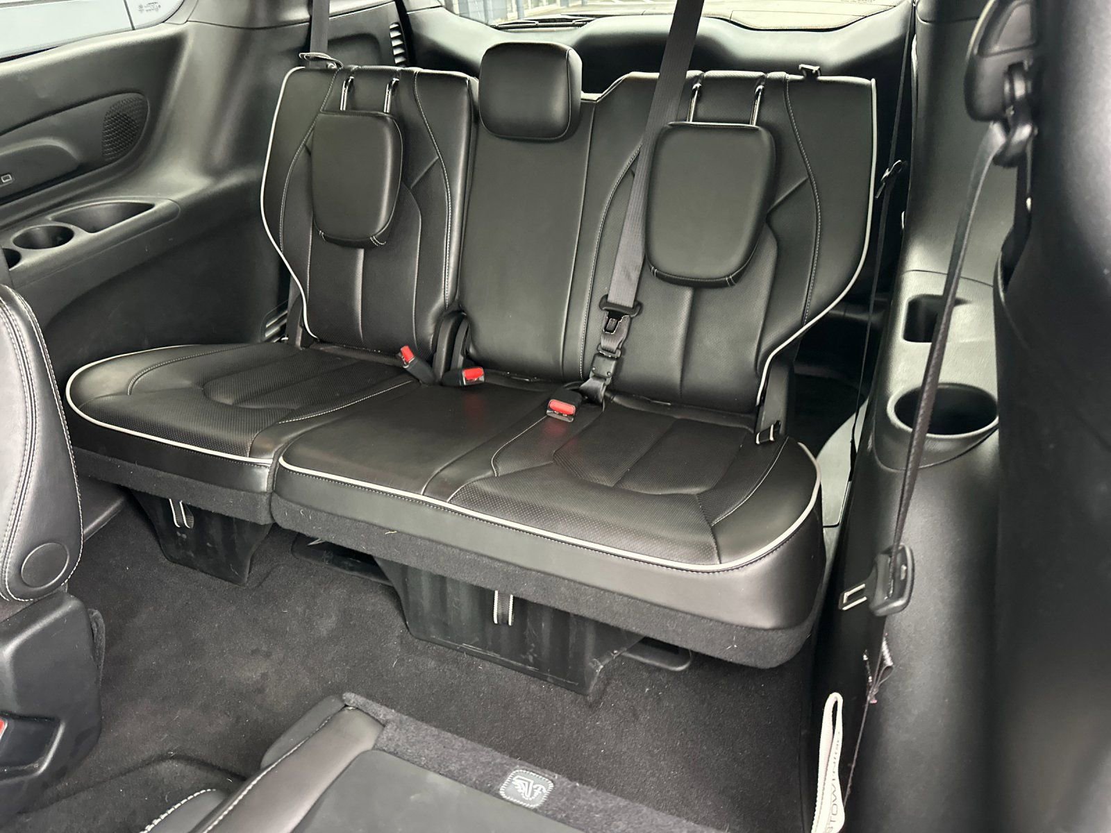 Used 2026 Chrysler Pacifica Limited image 14