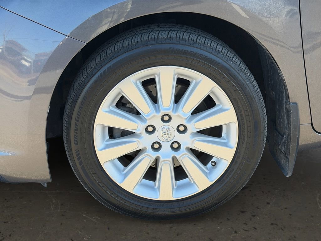 Used 2016 Toyota Sienna XLE Premium w/ Protection Package image 25