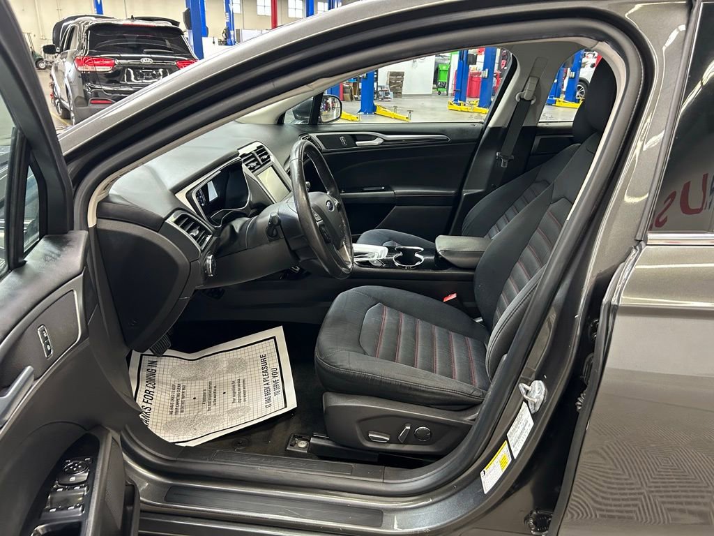 Used 2016 Ford Fusion SE FWD image 20