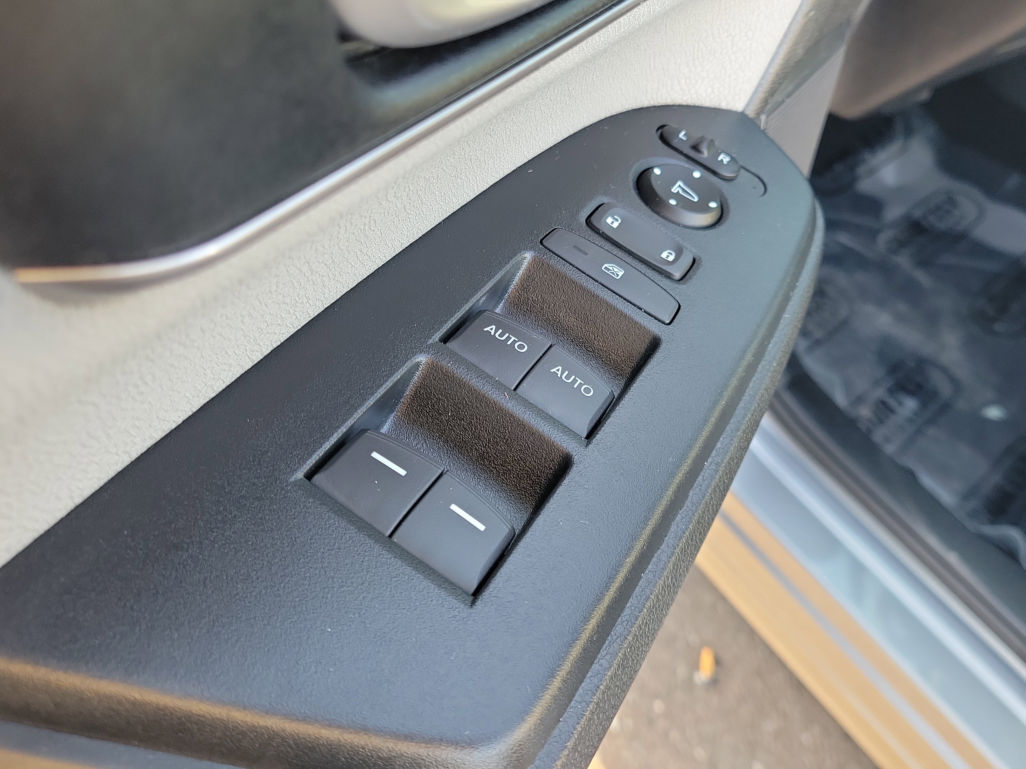 Used 2018 Honda CR-V EX image 17