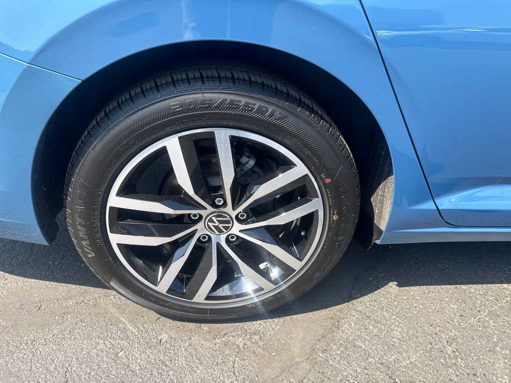 Used 2025 Volkswagen Jetta SE FWD image 19