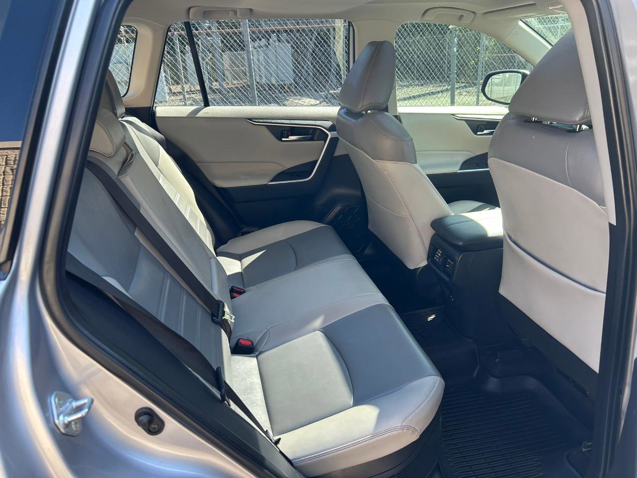 Used 2021 Toyota RAV4 XLE Premium AWD/4WD image 16