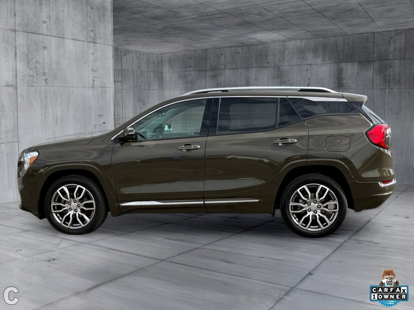 Used 2023 GMC Terrain Denali AWD/4WD image 3
