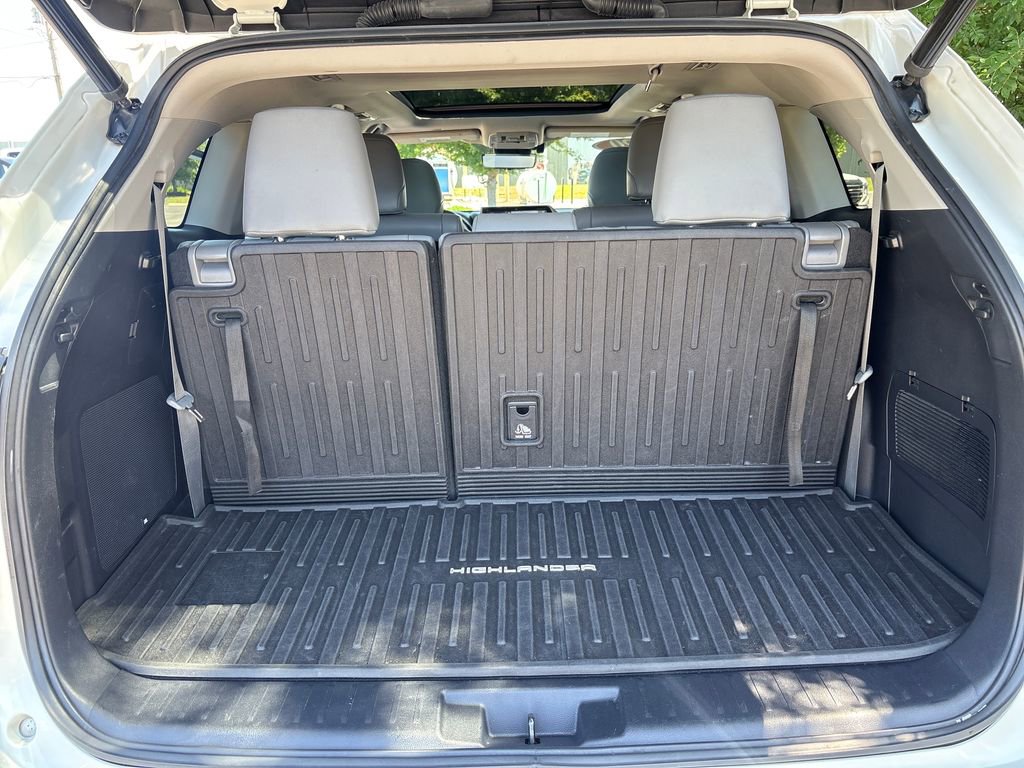 Used 2020 Toyota Highlander Platinum AWD/4WD image 44