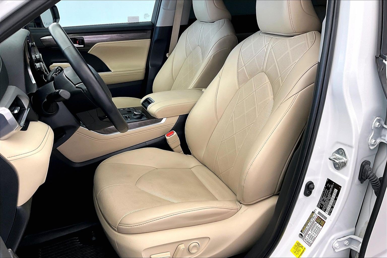 Used 2024 Toyota Highlander Platinum AWD/4WD image 18