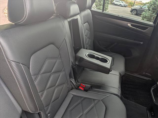 Certified 2024 Volkswagen Atlas Cross Sport SE w/ Panoramic Sunroof Package AWD/4WD image 18