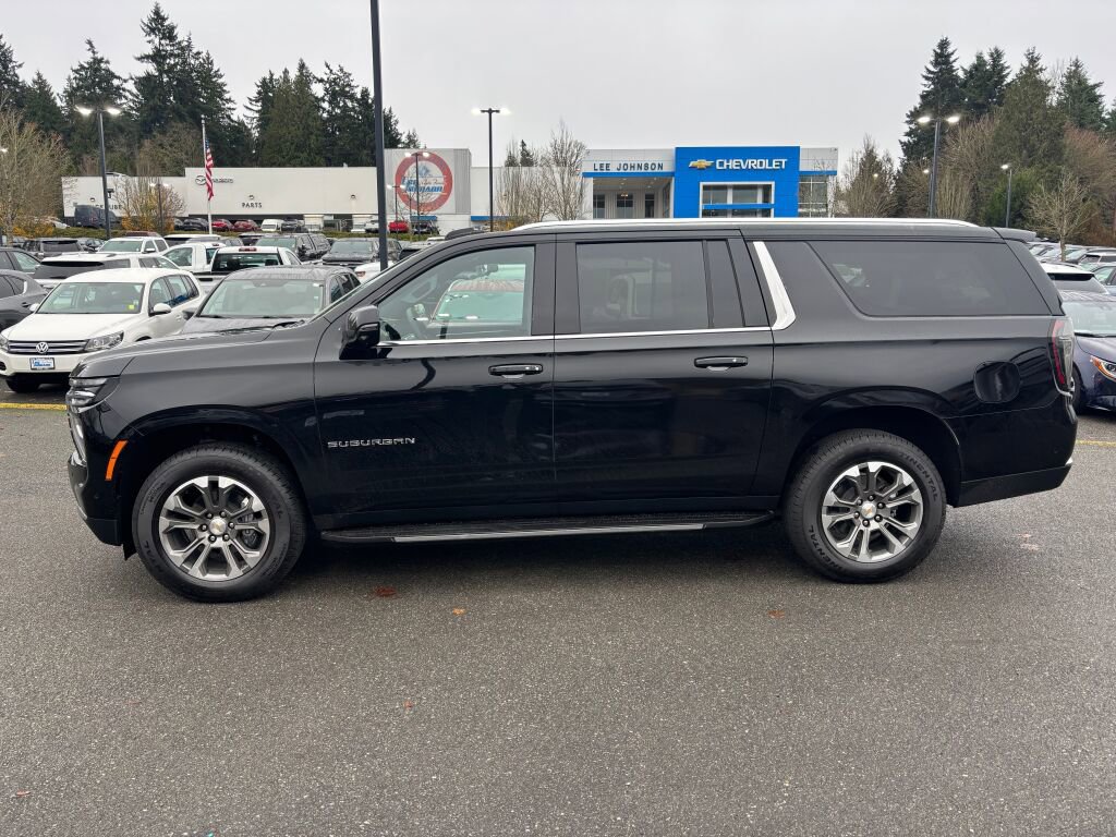Certified 2025 Chevrolet Suburban LT w/ Comfort Package image 8
