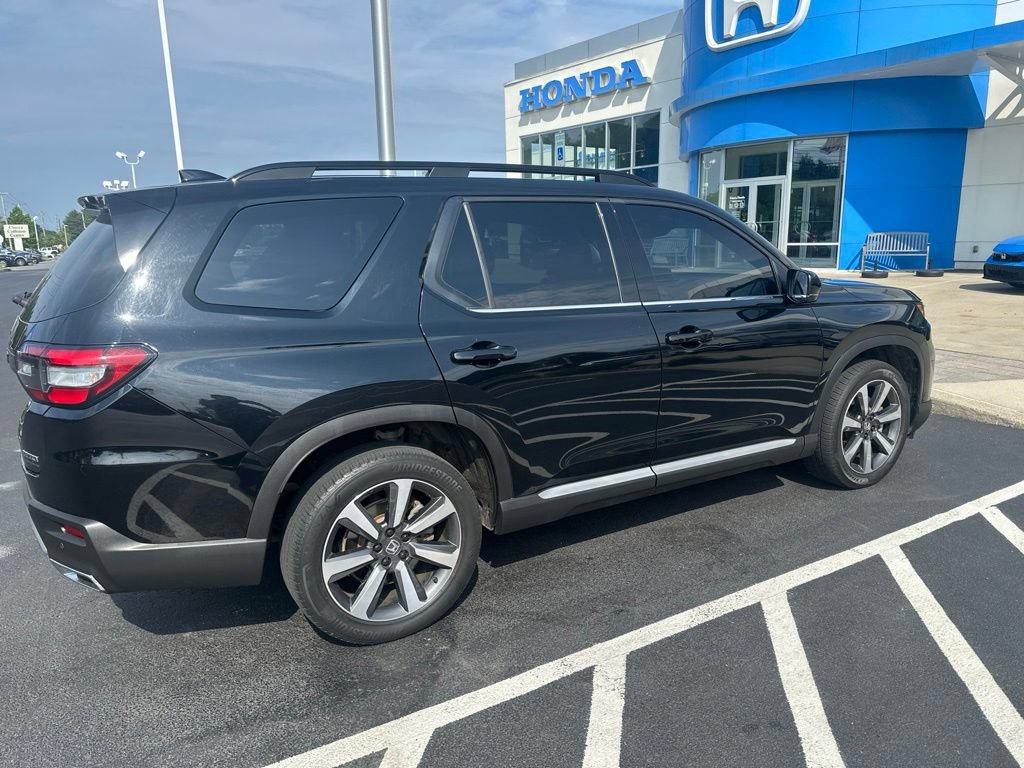 Used 2023 Honda Pilot Touring image 4