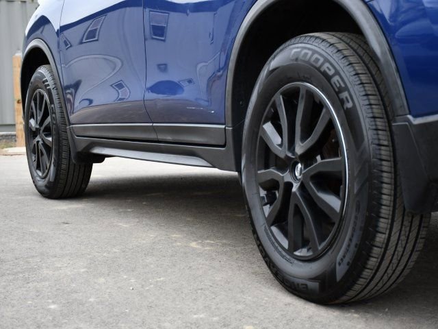 Used 2017 Nissan Rogue SV w/ SV Premium Package image 9