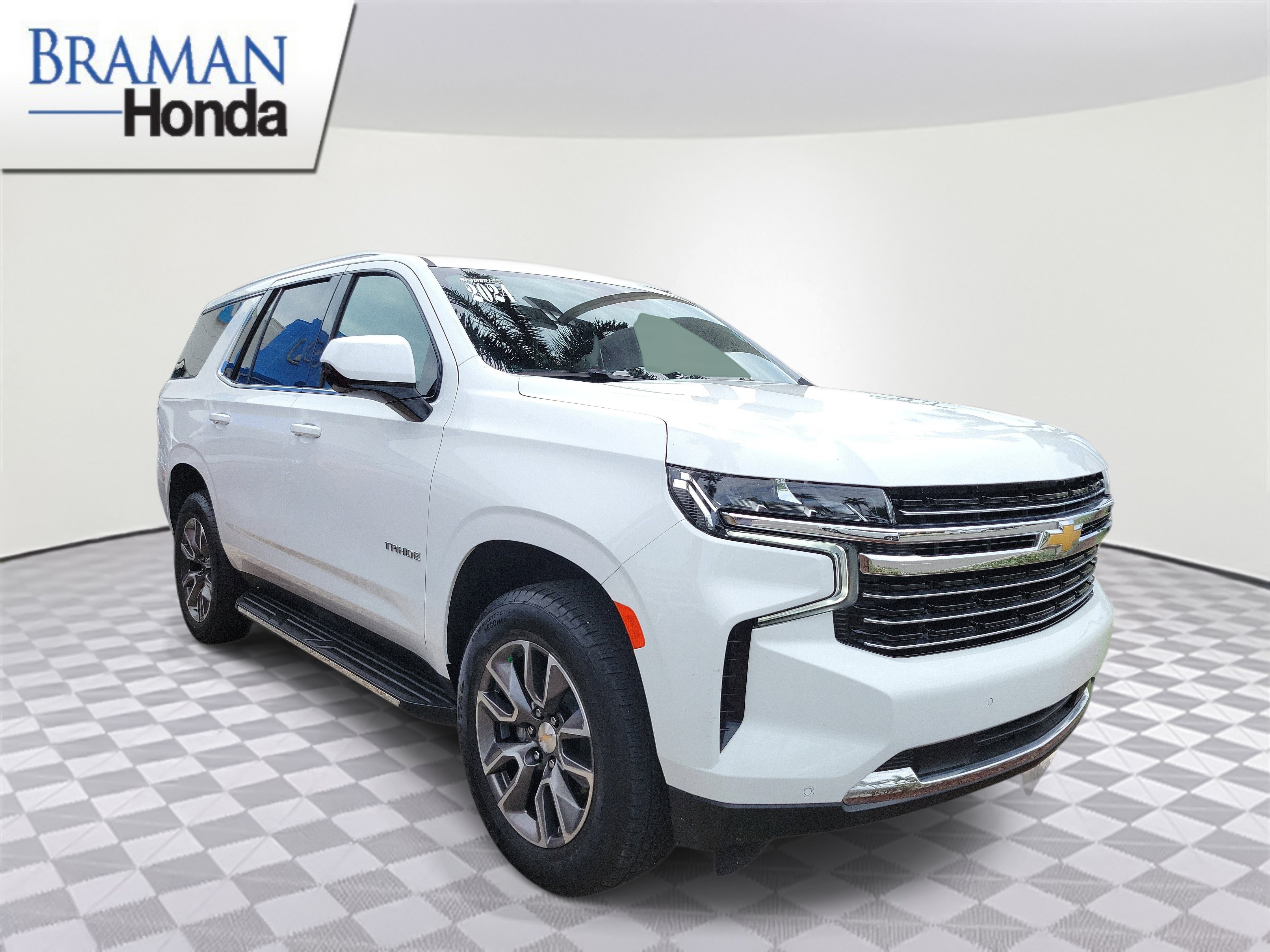 Used 2024 Chevrolet Tahoe LT RWD image 2