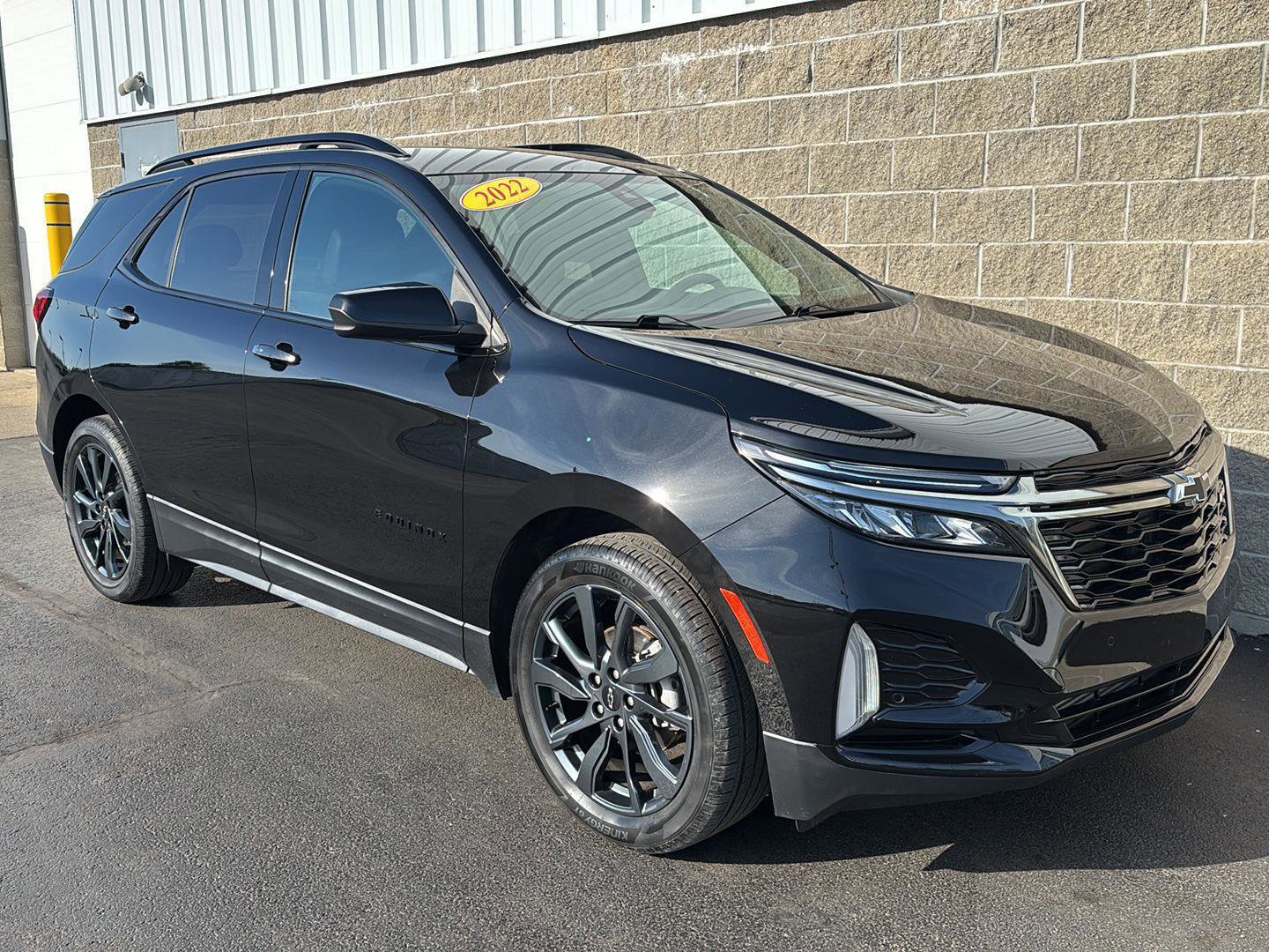 Used 2022 Chevrolet Equinox RS w/ LPO, Floor Liner Package FWD image 2