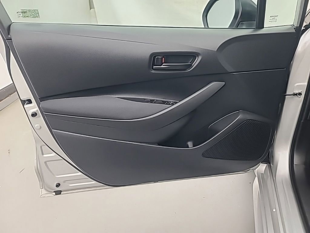 Used 2025 Toyota Corolla LE image 23