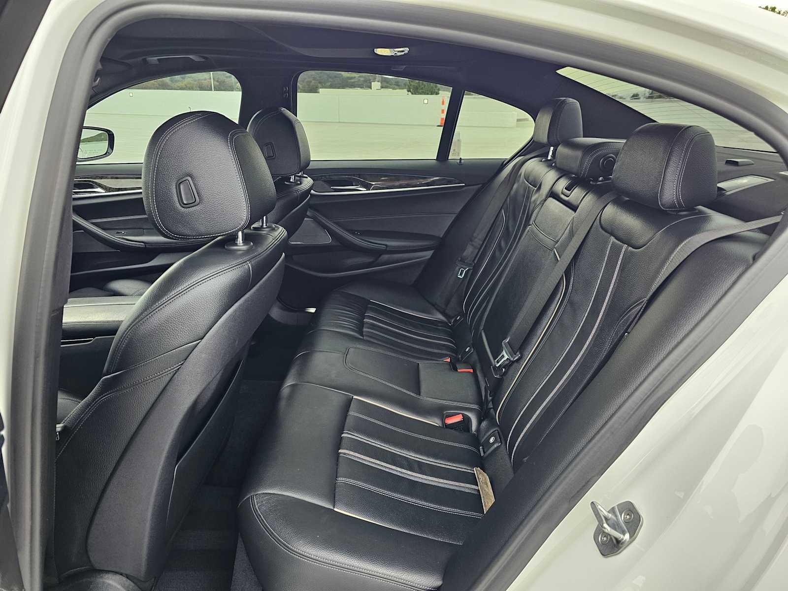 Used 2019 BMW 530e w/ M Sport Package image 16