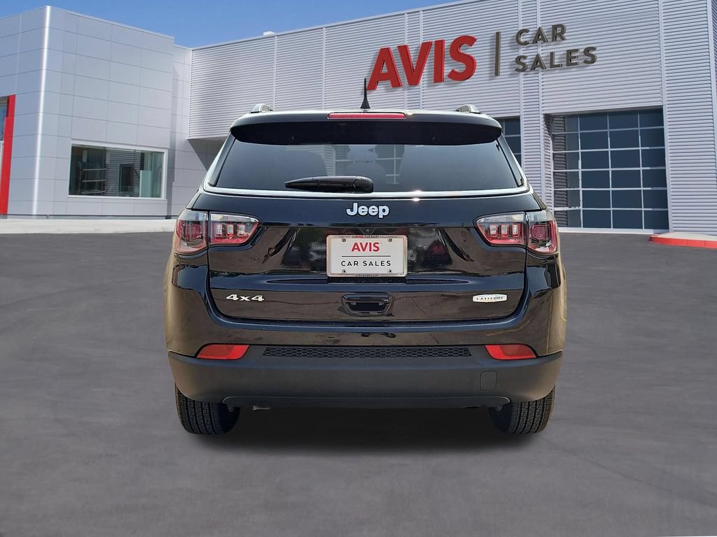 Used 2025 Jeep Compass Latitude AWD/4WD image 7