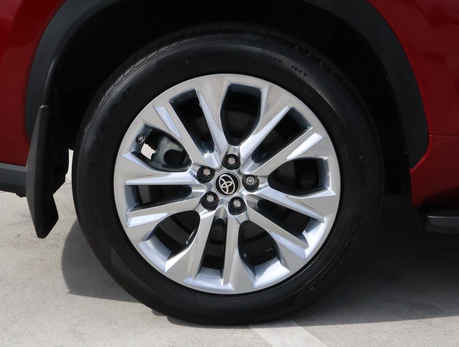 Used 2022 Toyota Highlander Limited image 8