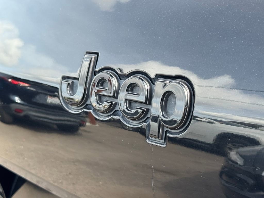 Used 2023 Jeep Grand Cherokee L Laredo RWD image 21