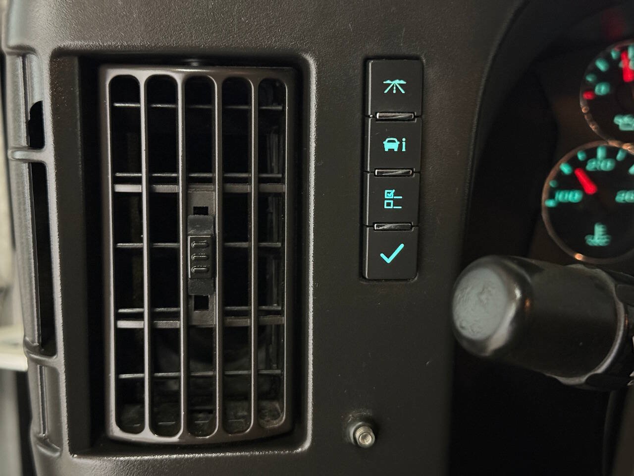 Used 2018 Chevrolet Express 3500 Extended w/ Driver Convenience Package RWD image 44