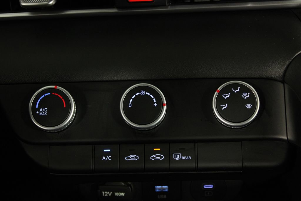 Certified 2025 Hyundai Elantra SE image 20