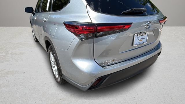 Used 2023 Toyota Highlander LE FWD image 37