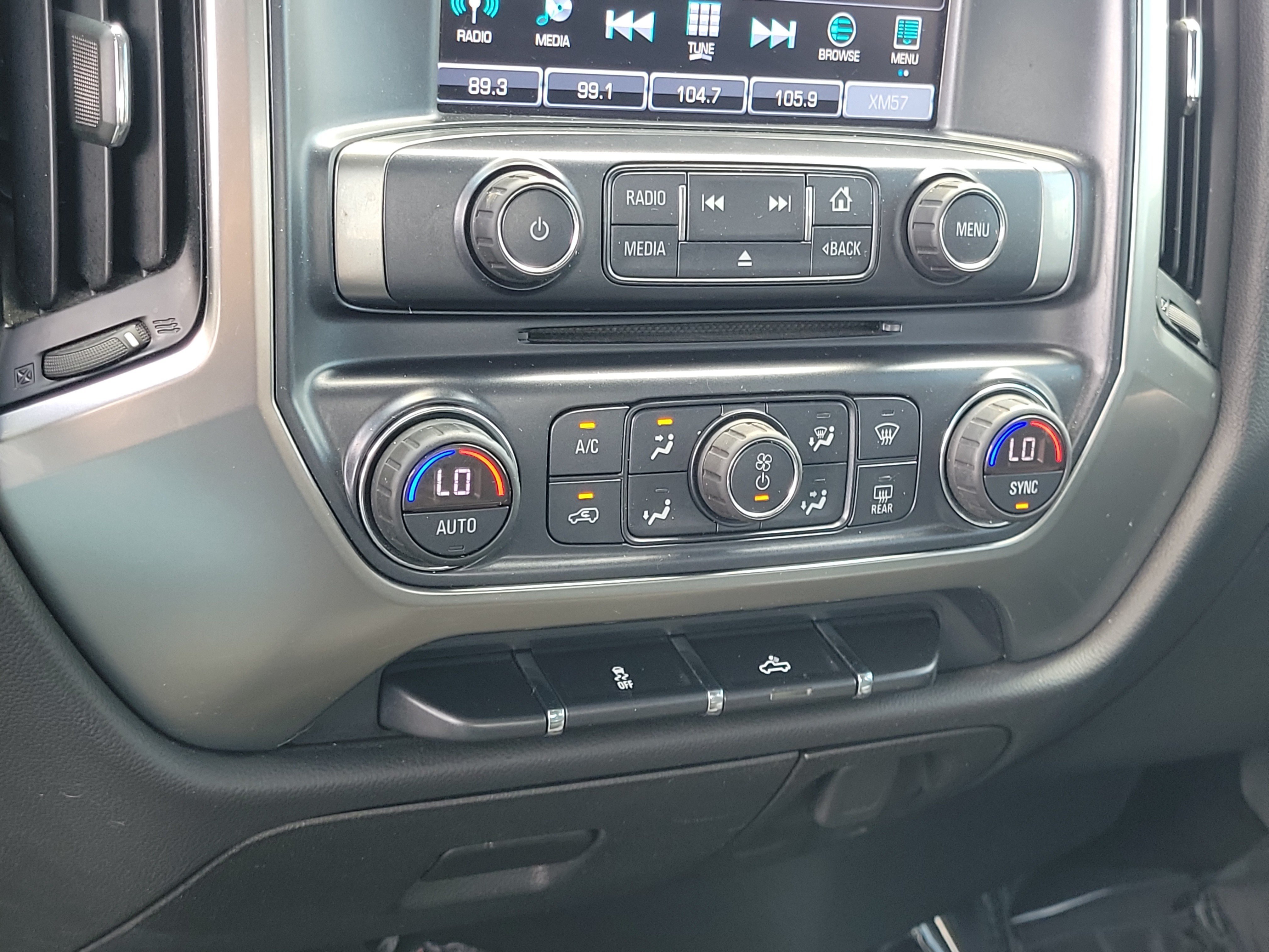 Used 2018 Chevrolet Silverado 1500 LT w/ All Star Edition AWD/4WD image 27