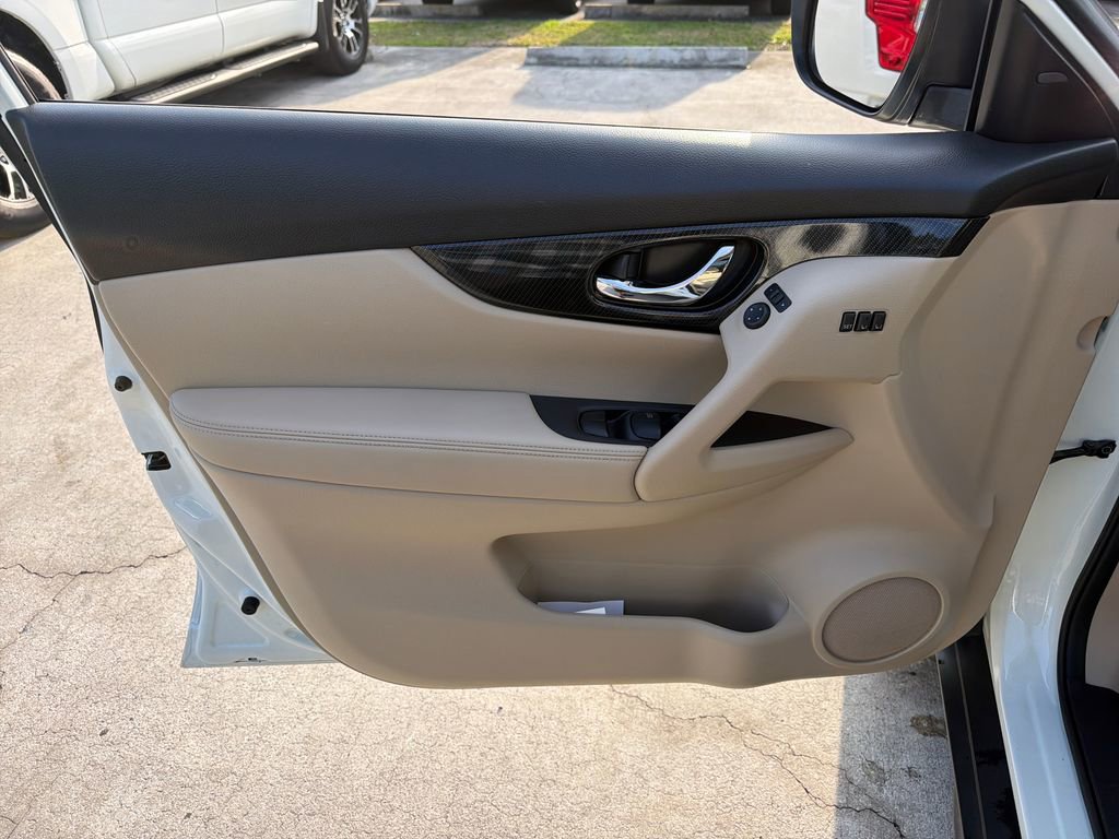 Used 2018 Nissan Rogue SL w/ Premium Package FWD image 23