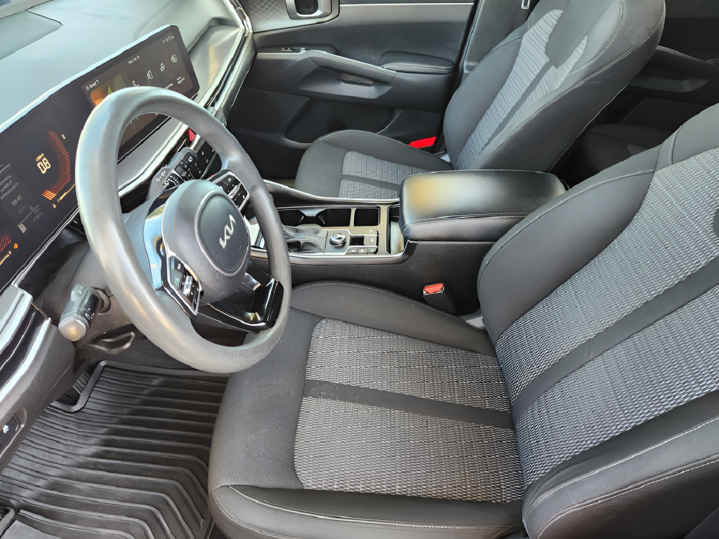 Used 2024 Kia Sorento LX FWD image 11