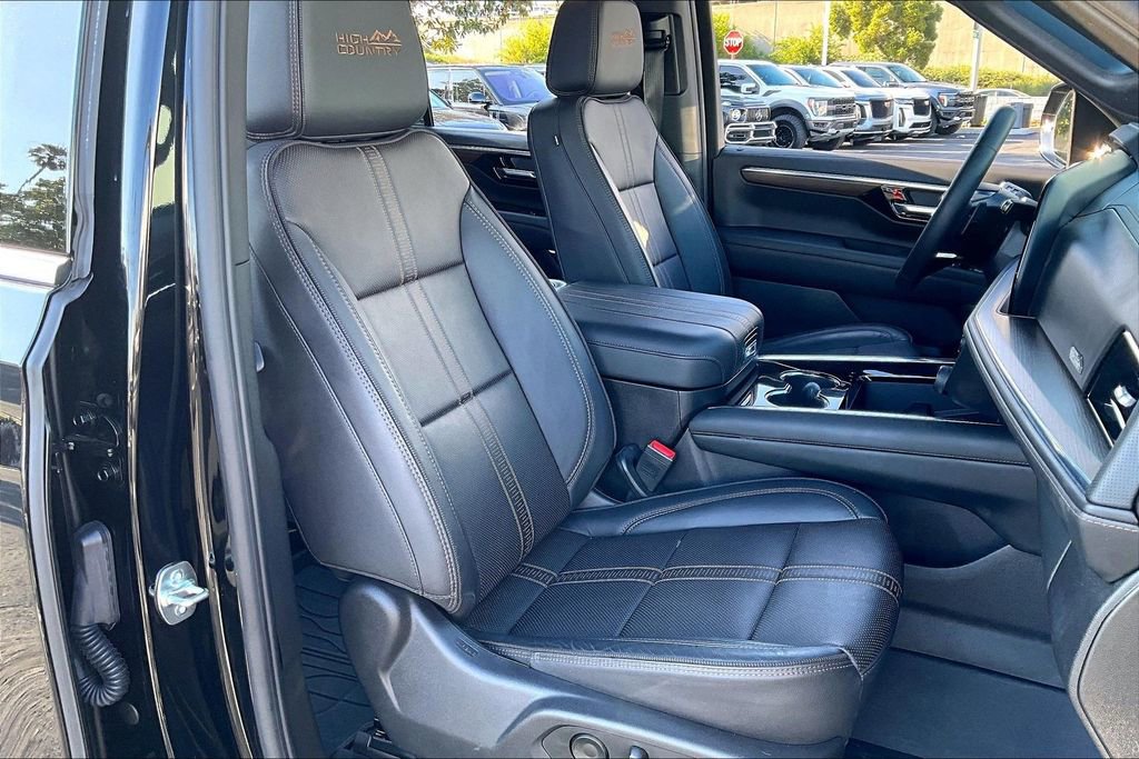Used 2025 Chevrolet Tahoe High Country image 9