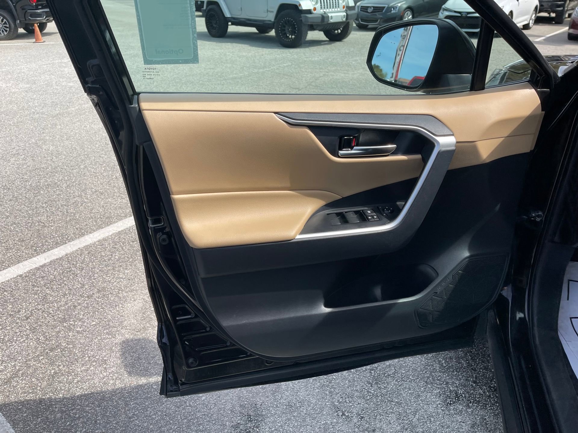 Used 2021 Toyota RAV4 XLE image 15