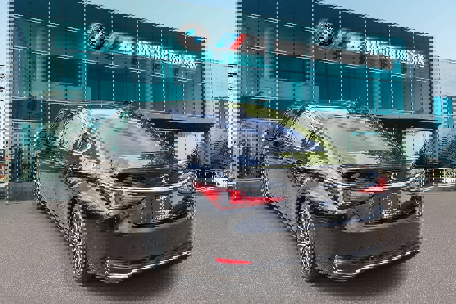 Used 2025 Lexus ES 300h w/ Premium Package image 12