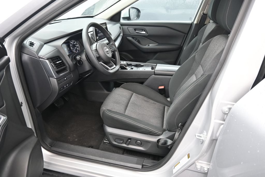 Used 2024 Nissan Rogue SV FWD image 16