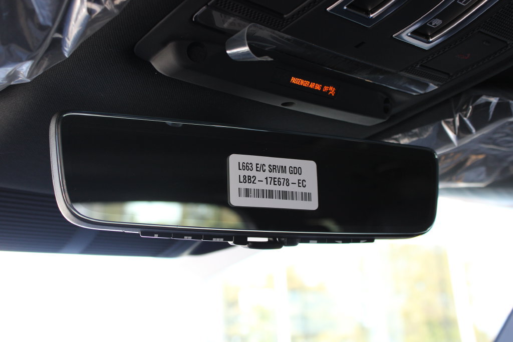 New 2026 Land Rover Defender 130 X-Dynamic SE AWD/4WD image 19