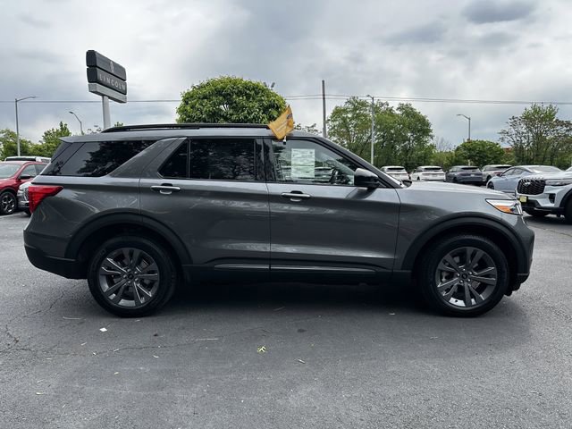 Used 2023 Ford Explorer XLT w/ Equipment Group 202A AWD/4WD image 4