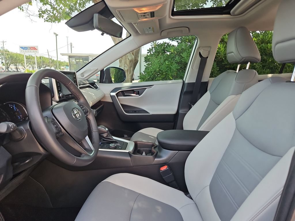 Used 2020 Toyota RAV4 Limited w/ Limited Grade Weather Package AWD/4WD image 24