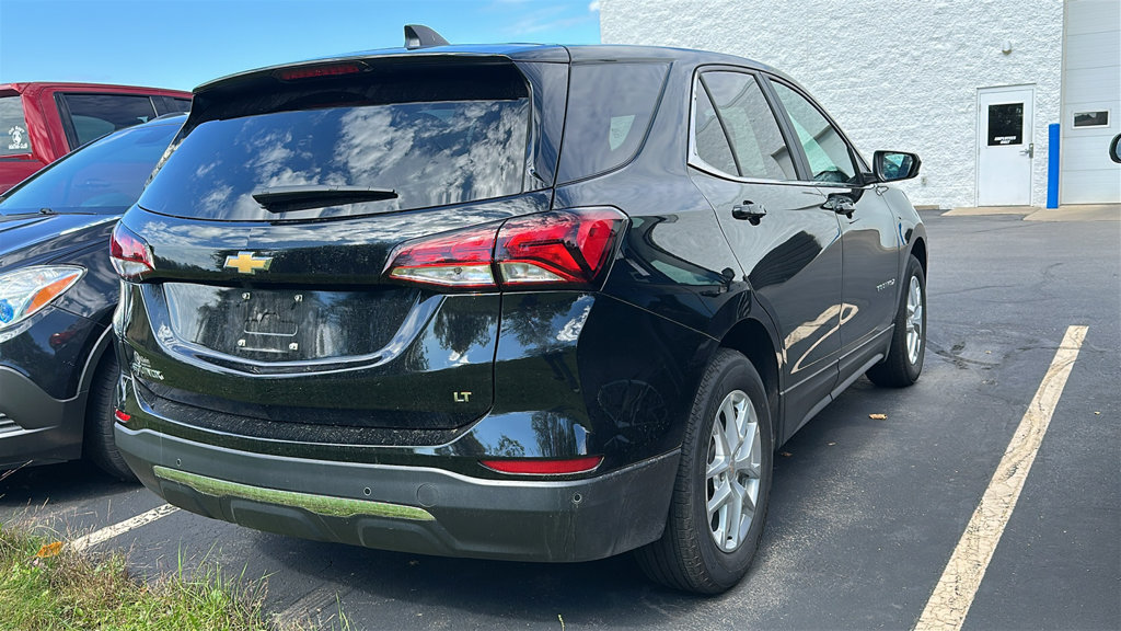 Used 2024 Chevrolet Equinox LT FWD image 3