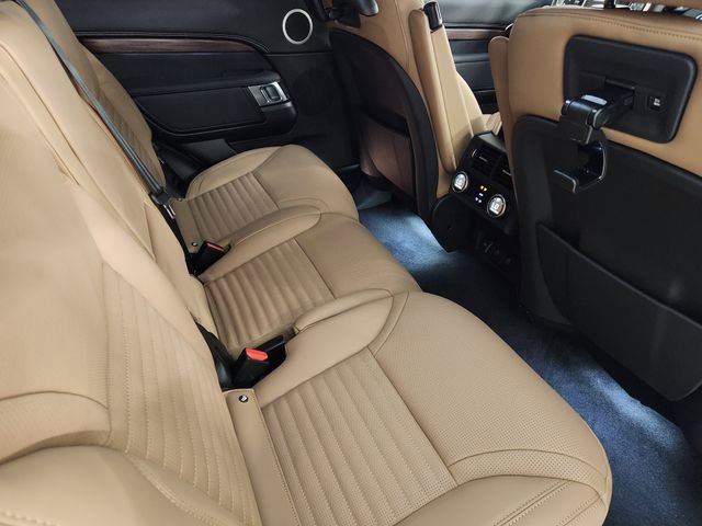 New 2025 Land Rover Discovery Dynamic SE image 31