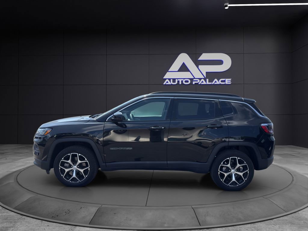 Used 2024 Jeep Compass Latitude image 7