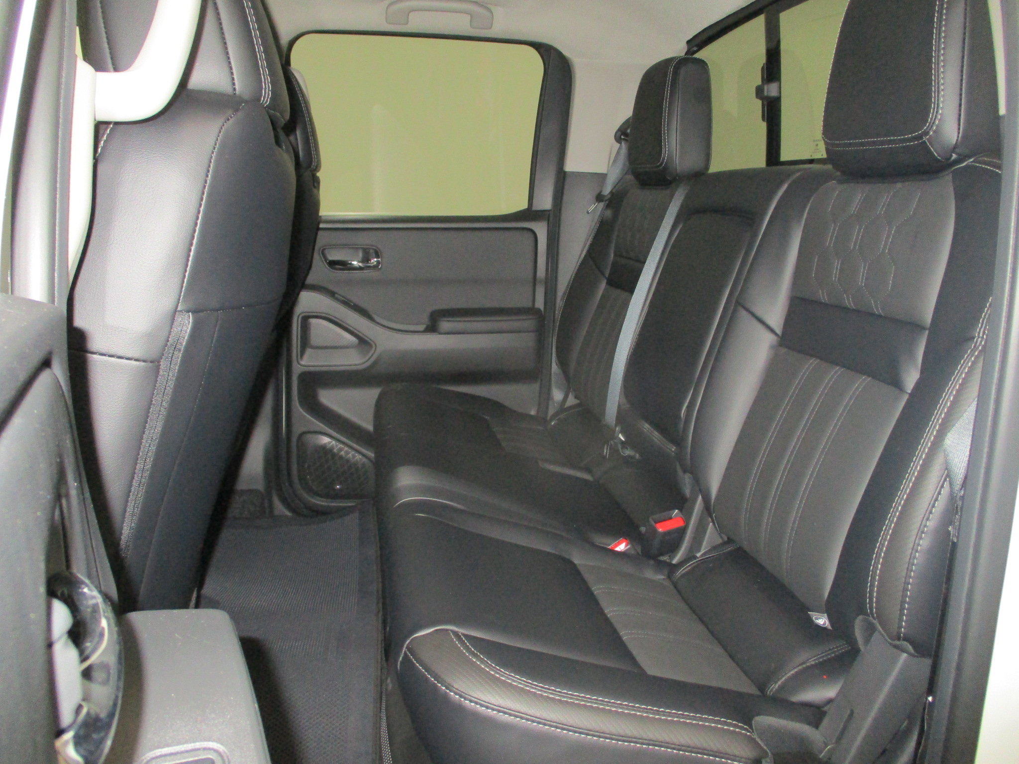 New 2025 Nissan Frontier SL image 30