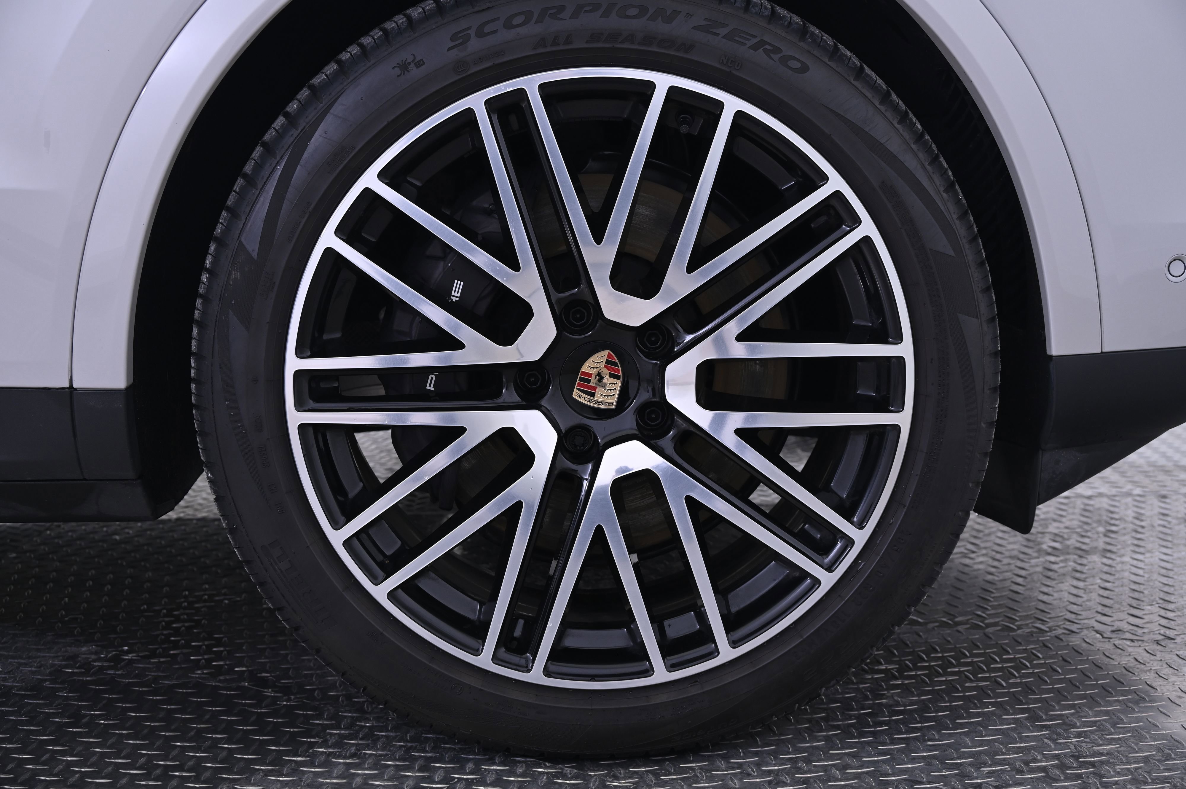 Used 2025 Porsche Cayenne image 14