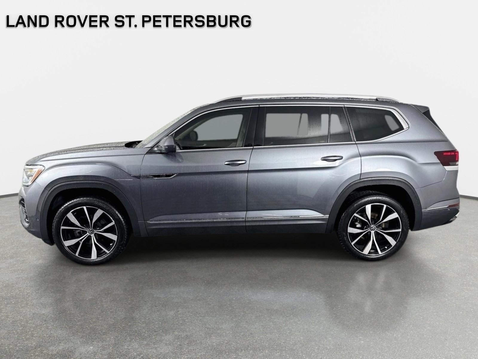 Used 2024 Volkswagen Atlas SEL Premium R-Line AWD/4WD image 8