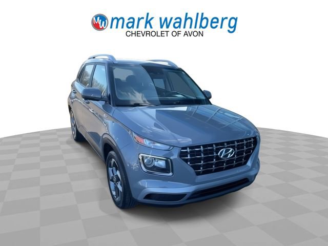 Used 2023 Hyundai Venue SEL w/ Cargo Package FWD image 2