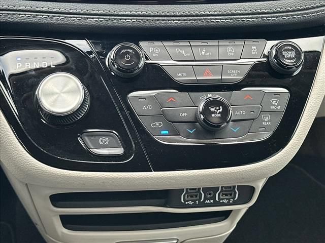 Used 2023 Chrysler Pacifica Touring-L AWD/4WD image 27