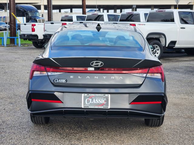 Used 2025 Hyundai Elantra SEL image 6
