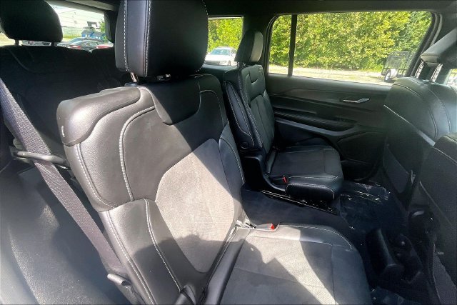 Used 2025 Jeep Grand Cherokee L Altitude AWD/4WD image 26