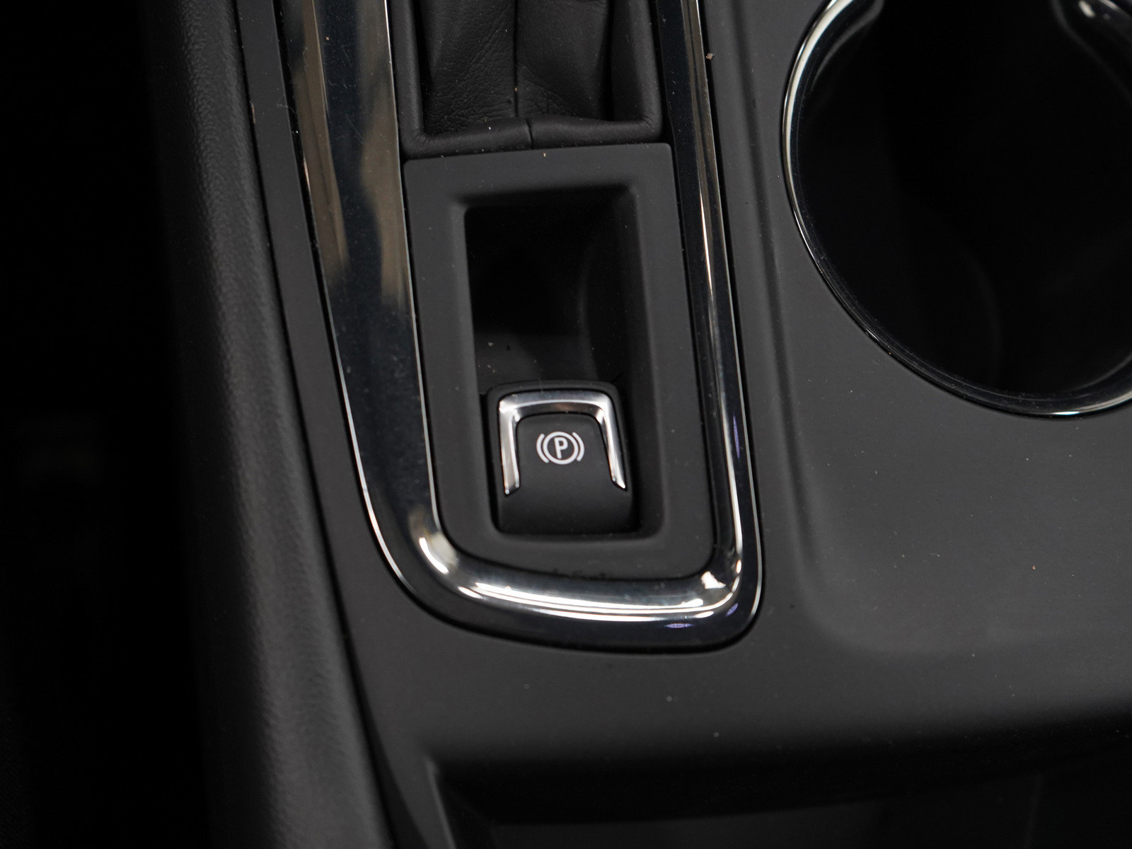 Used 2023 Chevrolet Equinox Premier AWD/4WD image 25