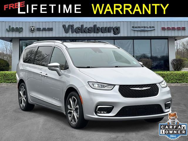 Used 2024 Chrysler Pacifica Pinnacle w/ Trailer Tow Group image 1