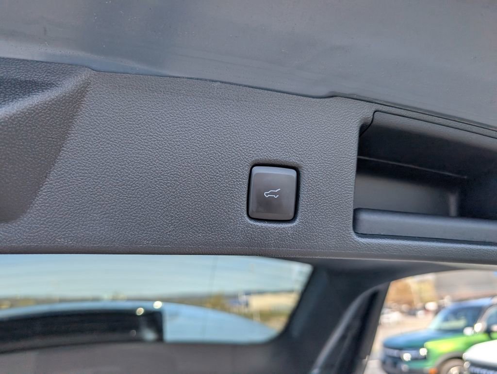Used 2023 Ford Escape Platinum w/ Premium Technology Package image 9