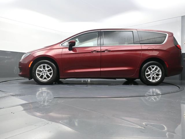 Used 2022 Chrysler Voyager LX FWD image 43